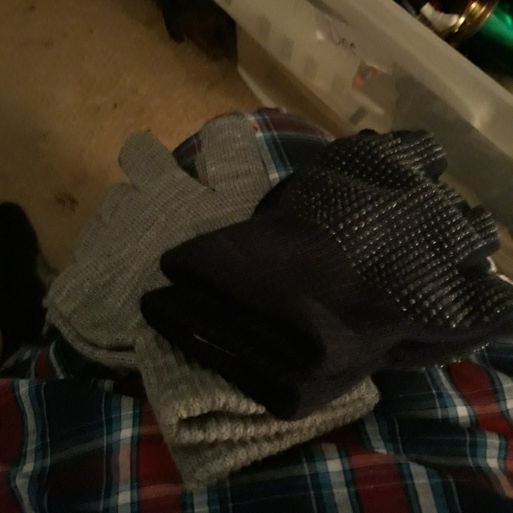 Gloves brand new never warn